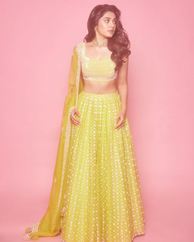 Staggering Poses Of Krithi Shetty